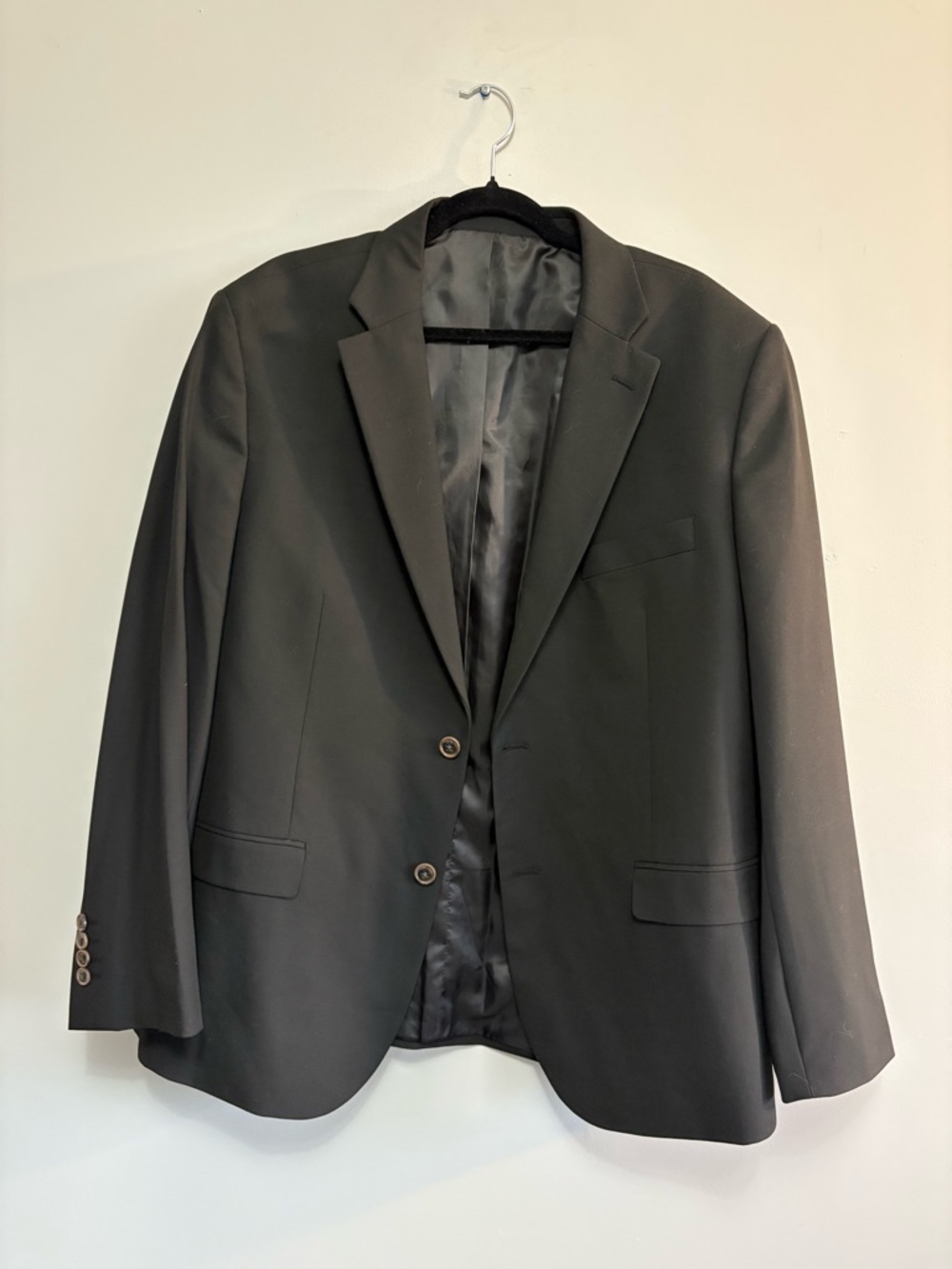 Classic Fit Men's Black Two-Button Blazer Size 46